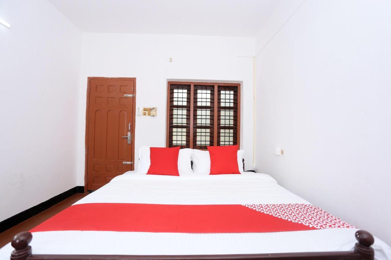 Oyo Flagship Kaveri Tourist Home Ґуруваюр Екстер'єр фото