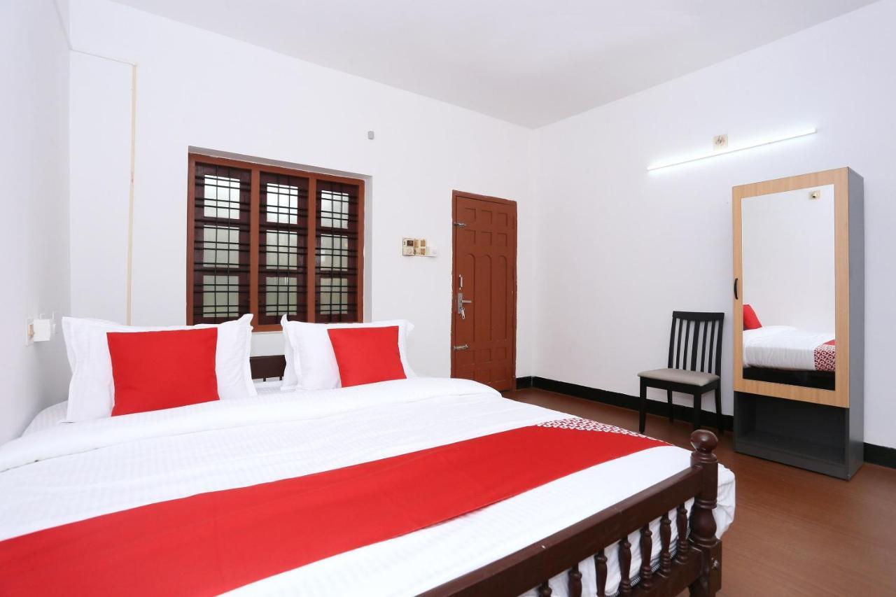 Oyo Flagship Kaveri Tourist Home Ґуруваюр Екстер'єр фото