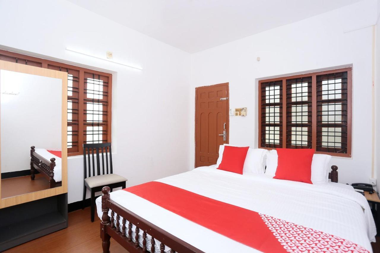 Oyo Flagship Kaveri Tourist Home Ґуруваюр Екстер'єр фото