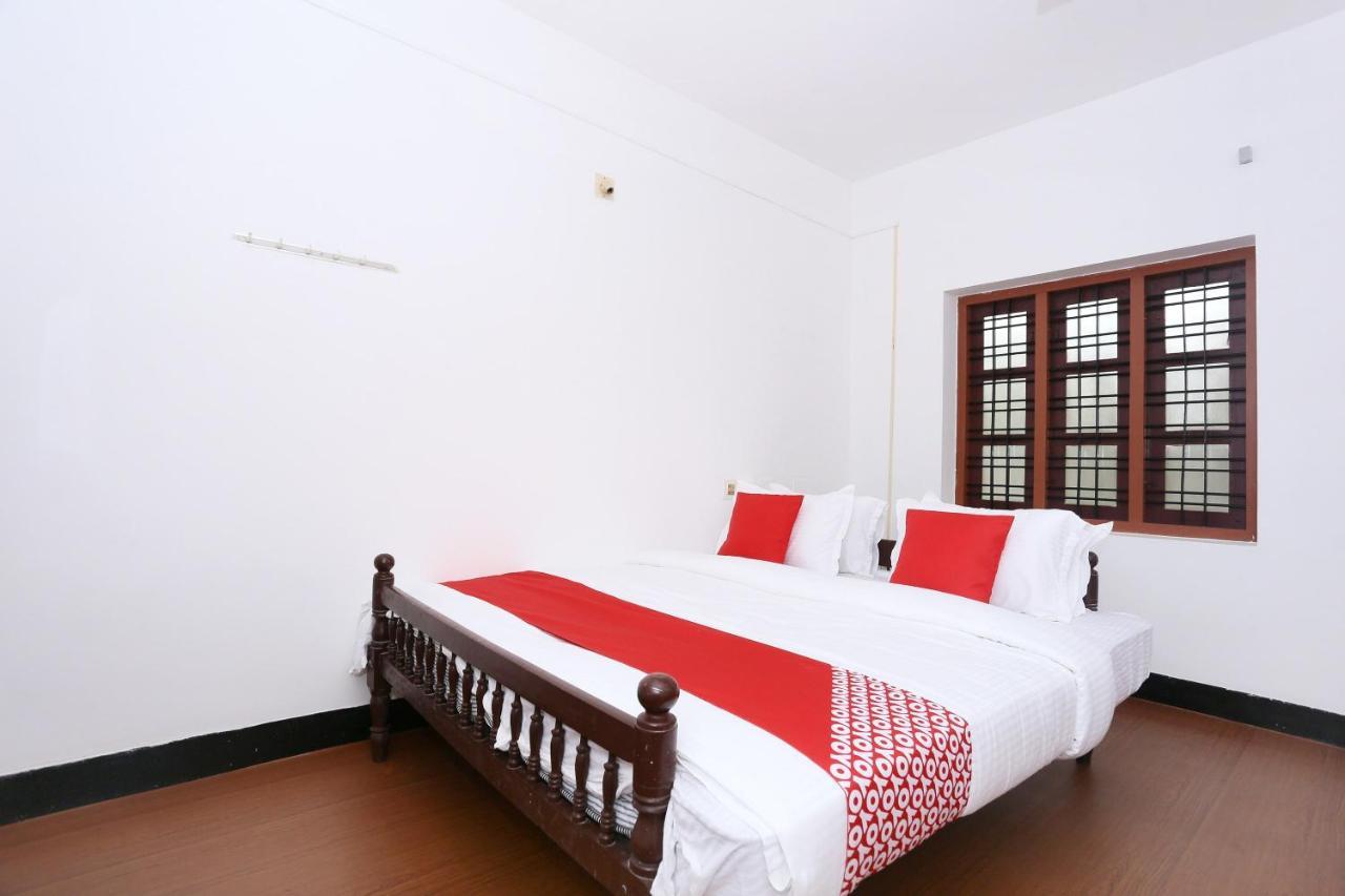 Oyo Flagship Kaveri Tourist Home Ґуруваюр Екстер'єр фото