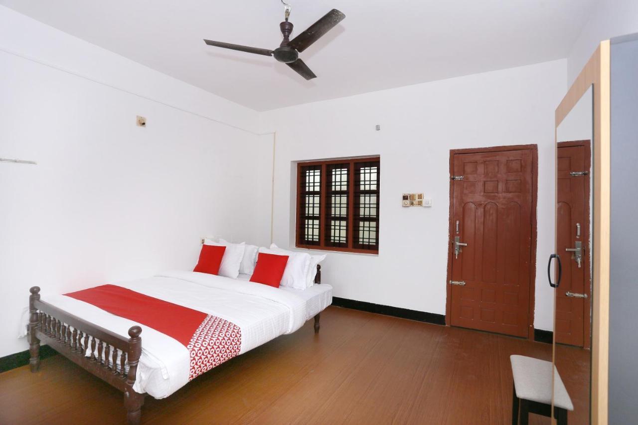 Oyo Flagship Kaveri Tourist Home Ґуруваюр Екстер'єр фото