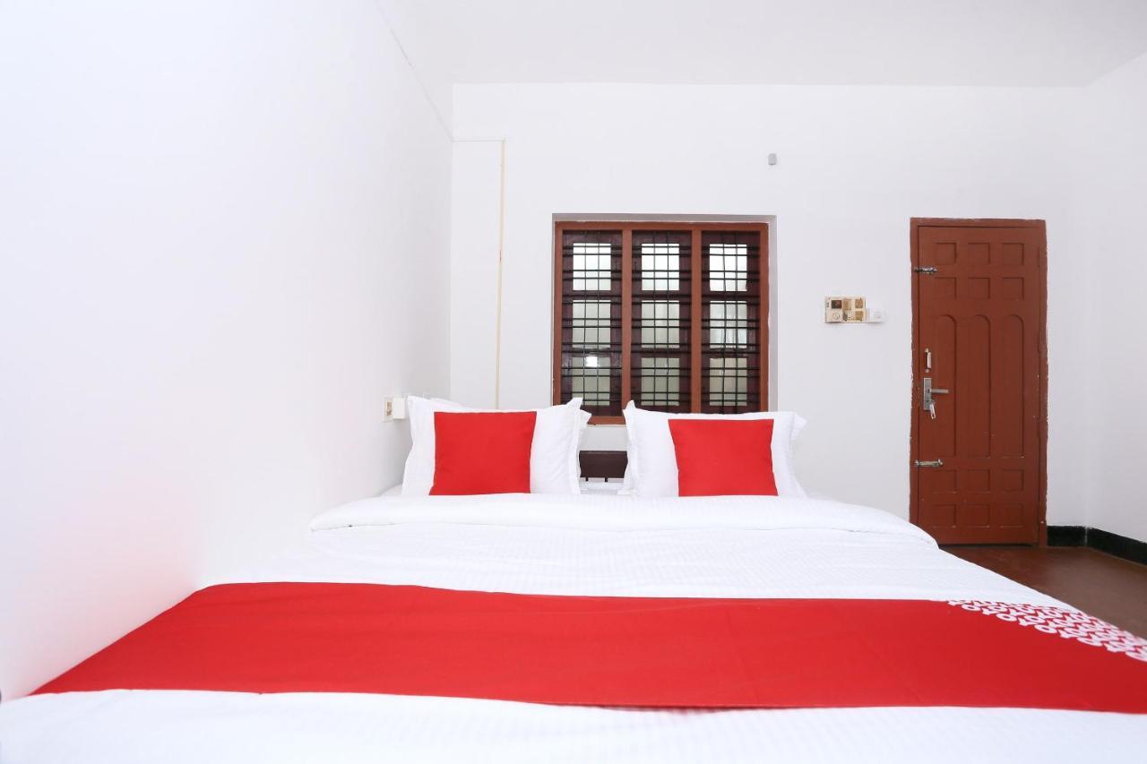 Oyo Flagship Kaveri Tourist Home Ґуруваюр Екстер'єр фото
