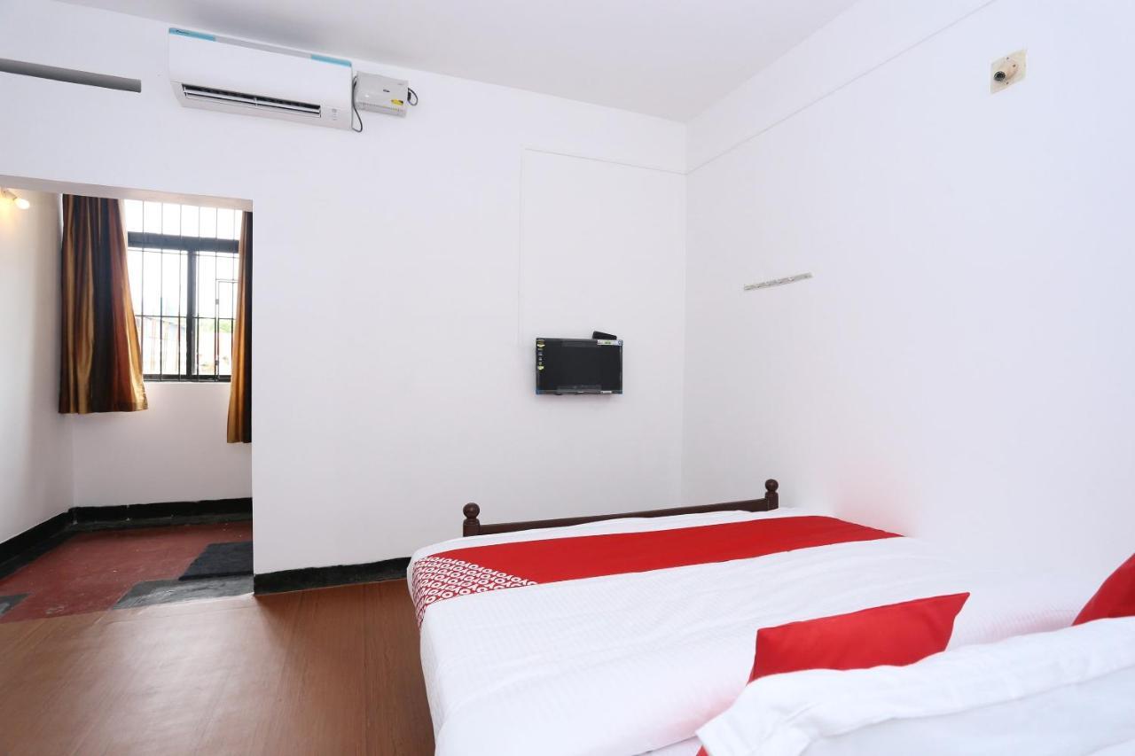 Oyo Flagship Kaveri Tourist Home Ґуруваюр Екстер'єр фото