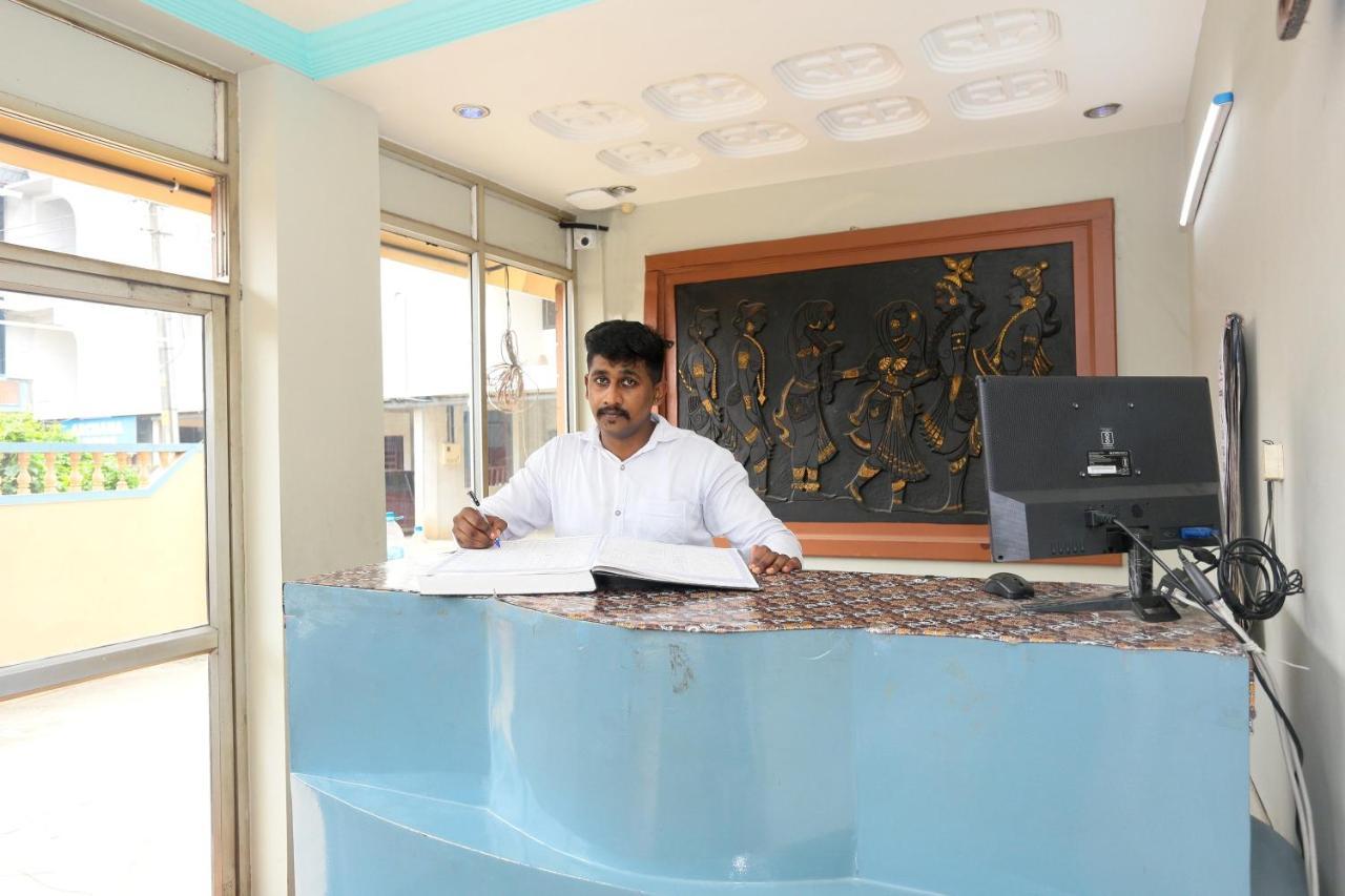 Oyo Flagship Kaveri Tourist Home Ґуруваюр Екстер'єр фото