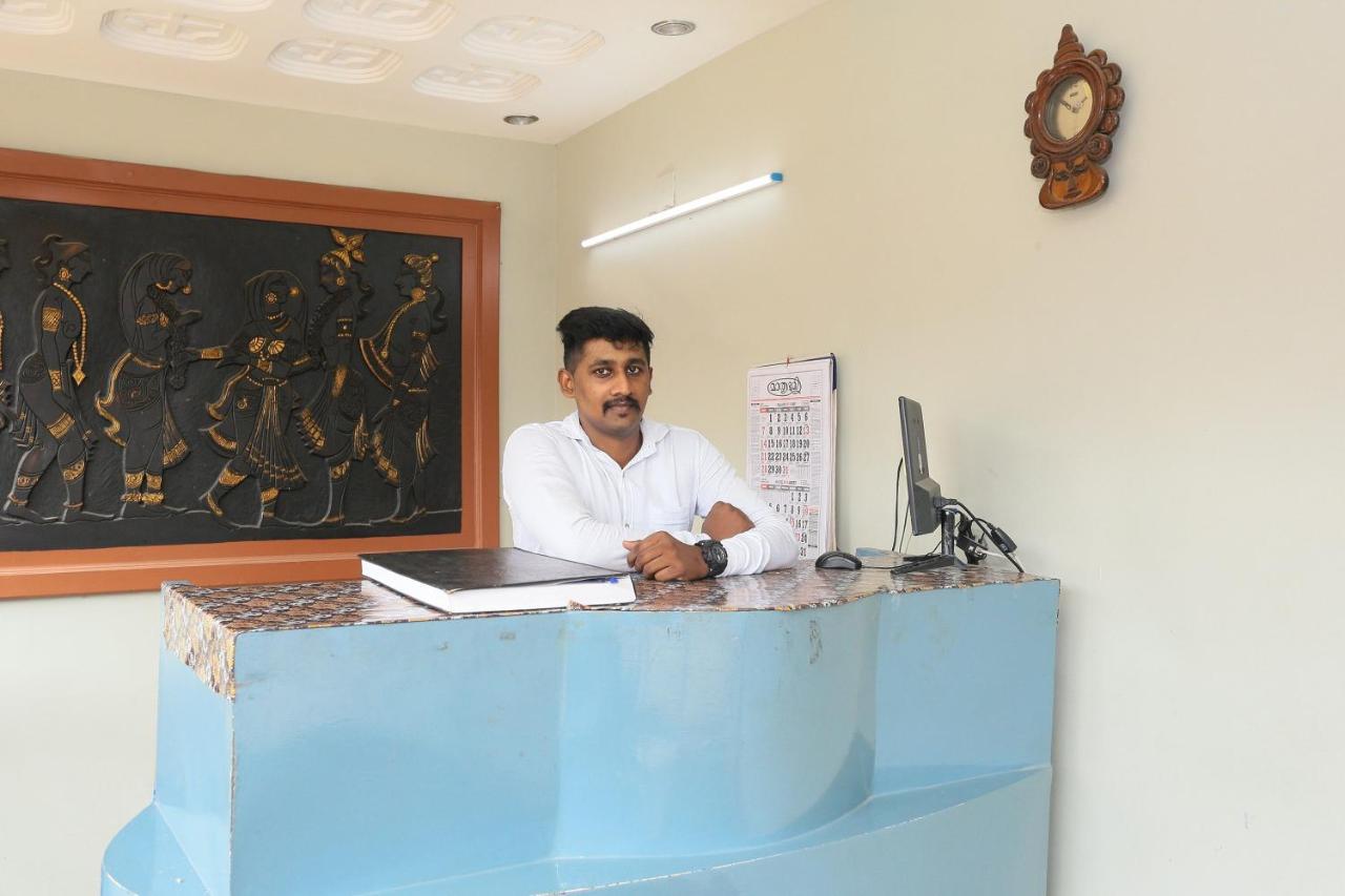 Oyo Flagship Kaveri Tourist Home Ґуруваюр Екстер'єр фото